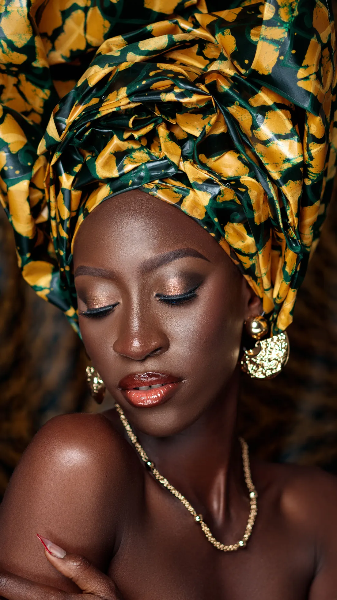 An owambe look with gele and gold jewellery